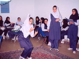 در بزرگداشت مولوی: سه فعالیت ترویجی در یک مدرسه راهنمایی