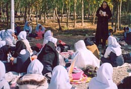 هفته ی کتاب و کتابخوانی در مدرسه ی راهنمایی دخترانه ی آزاده اصفهان